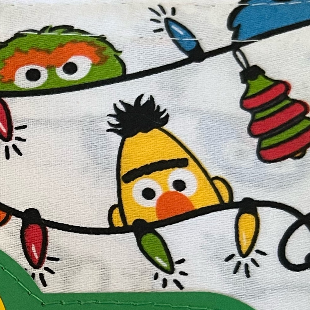 NWT Sesame Street Christmas Lights Crib Sheet - Picture 3 of 4